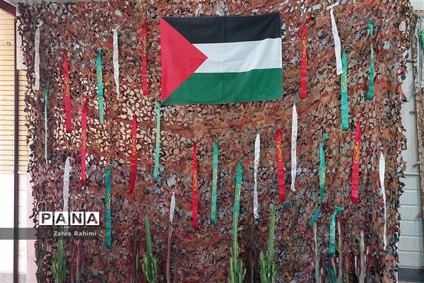 حضور حاج حسین یکتا در جمع دختران آینده‌ساز محلاتی