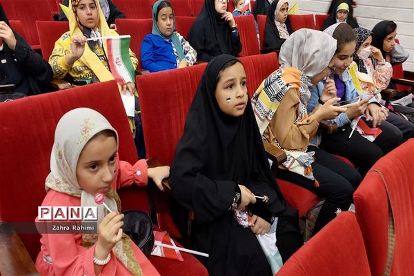 حضور حاج حسین یکتا در جمع دختران آینده‌ساز محلاتی