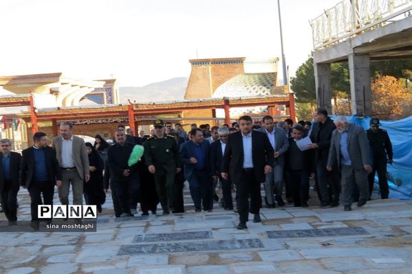 گلباران مزار شهدا با حضور وزیر آموزش و پرورش در معصوم زاده شهرستان بجنورد