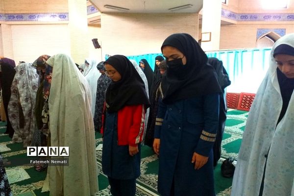 حضور دانش‌آموزان و فرهنگیان در نماز جمعه شهرستان ملارد