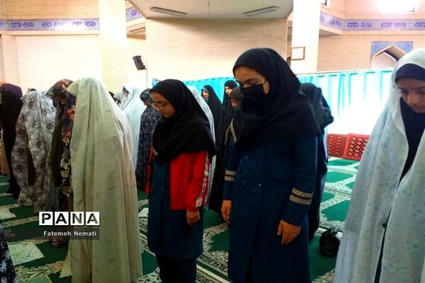 حضور دانش‌آموزان و فرهنگیان در نماز جمعه شهرستان ملارد