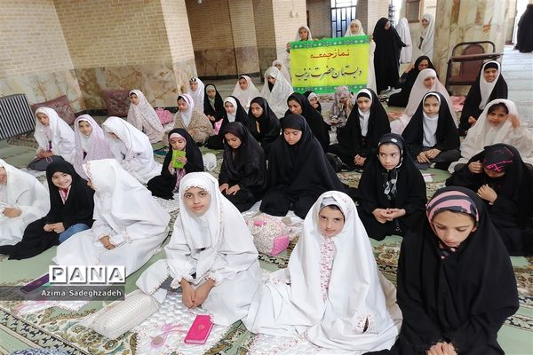 حضور دانش‌آموزان  خاتم در نماز جمعه