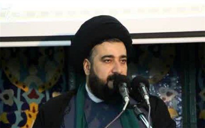 مطالعه کتاب مفید، ذهن دانش‌آموز و نوجوانان را  در مقابل  انحطاط و انحراف بیمه می‌کند