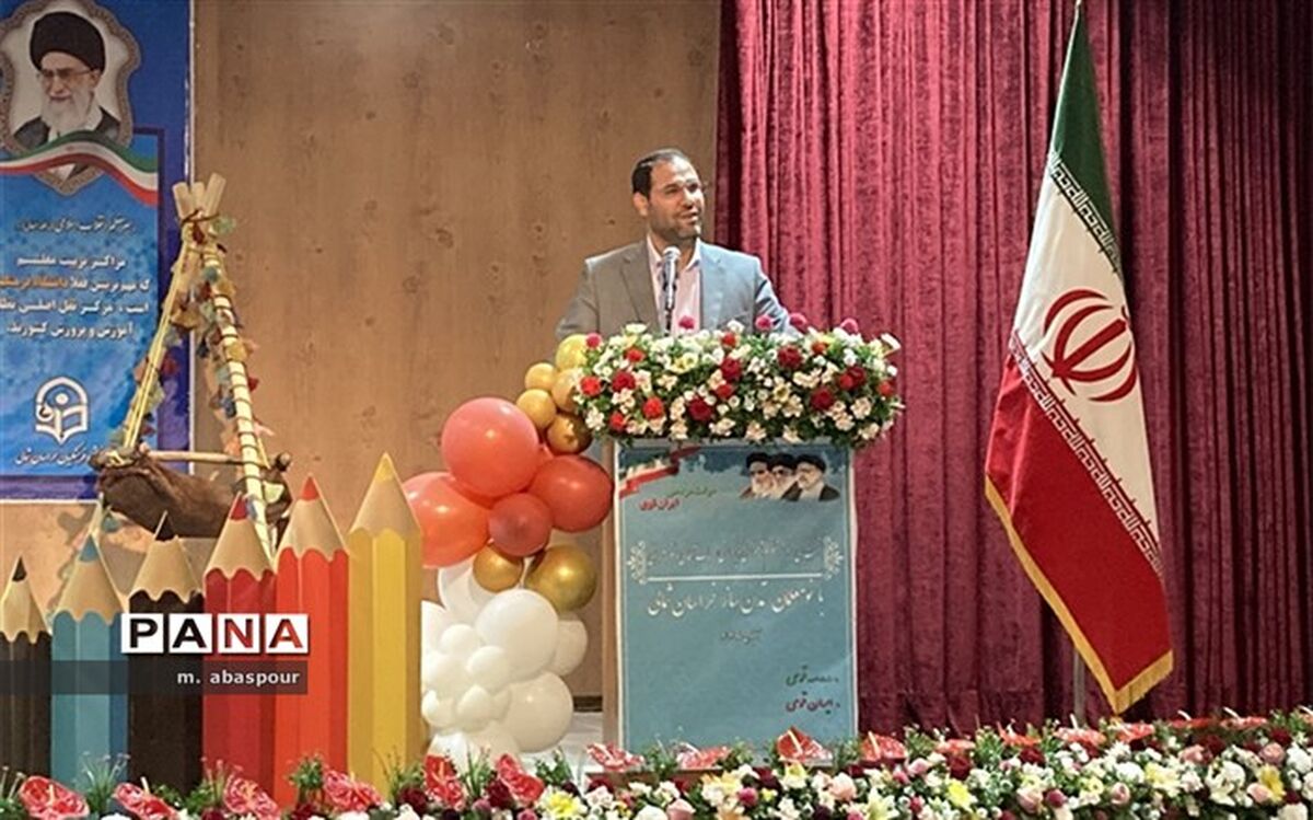 شرافت جانشینی خداوند در پروراندن انسان ها را فقط معلمین دارند