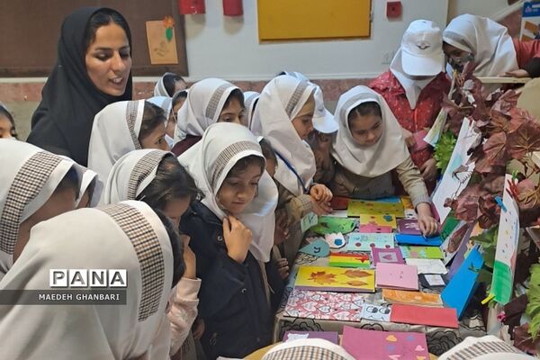 تزیین کتاب خانه دانش‌آموزان مدرسه میقات شهرستان پردیس