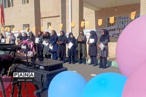 برگزاری جشن هفته کتاب و کتاب خوانی در مدرسه امام رضا(ع)  مهرآباد رودهن