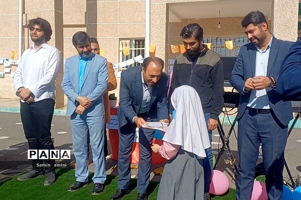 برگزاری جشن هفته کتاب و کتاب خوانی در مدرسه امام رضا(ع)  مهرآباد رودهن