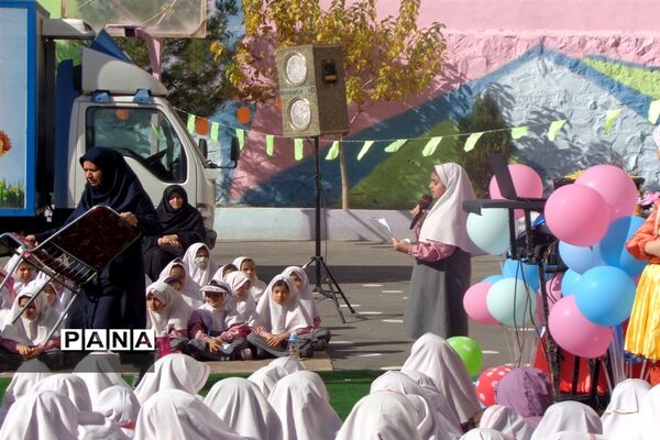 برگزاری جشن هفته کتاب و کتاب خوانی در مدرسه امام رضا(ع)  مهرآباد رودهن