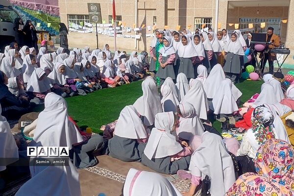 برگزاری جشن هفته کتاب و کتاب خوانی در مدرسه امام رضا(ع)  مهرآباد رودهن