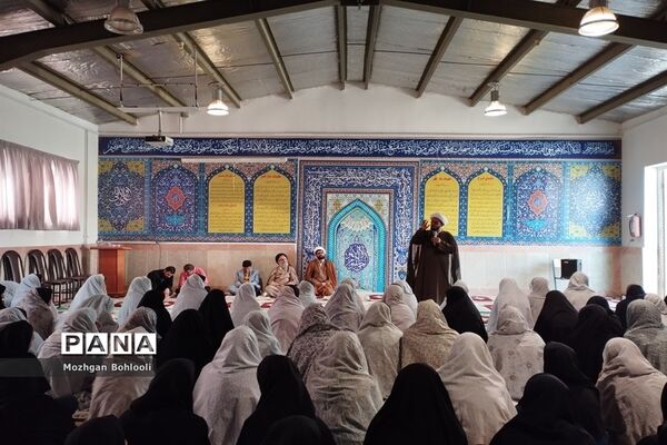 برگزاری نماز جماعت در دبیرستان دخترانه رضوانه شاهبیکی سربیشه