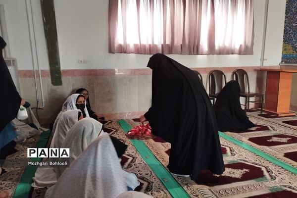 برگزاری نماز جماعت در دبیرستان دخترانه رضوانه شاهبیکی سربیشه
