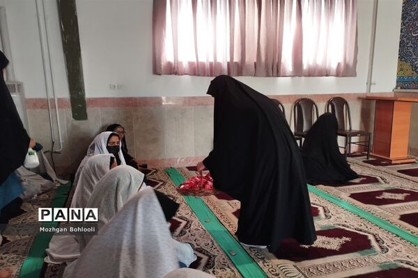 برگزاری نماز جماعت در دبیرستان دخترانه رضوانه شاهبیکی سربیشه