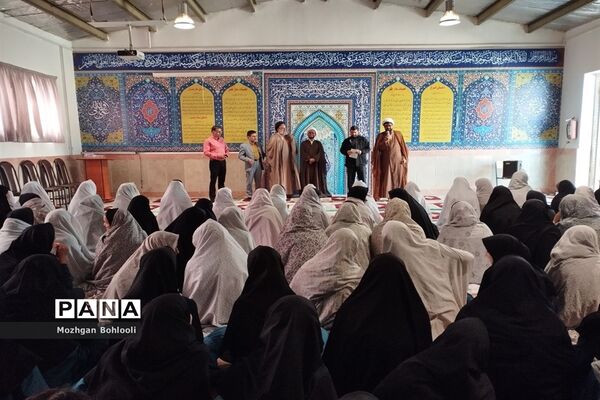 برگزاری نماز جماعت در دبیرستان دخترانه رضوانه شاهبیکی سربیشه