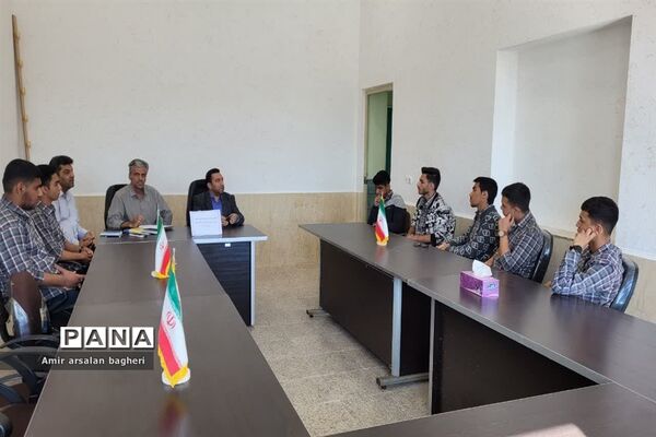 مشق دموکراسی دانش‌آموزان دبیرستان نمازی شیراز