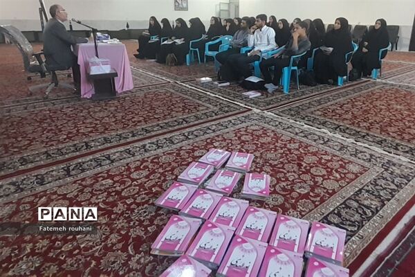 برگزاری دوره تربیت مربی روخوانی و روانخوانی قرآن کریم در خلیل‌آباد