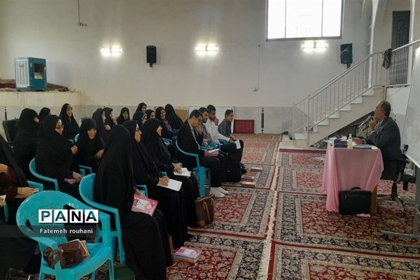 برگزاری دوره تربیت مربی روخوانی و روانخوانی قرآن کریم در خلیل‌آباد