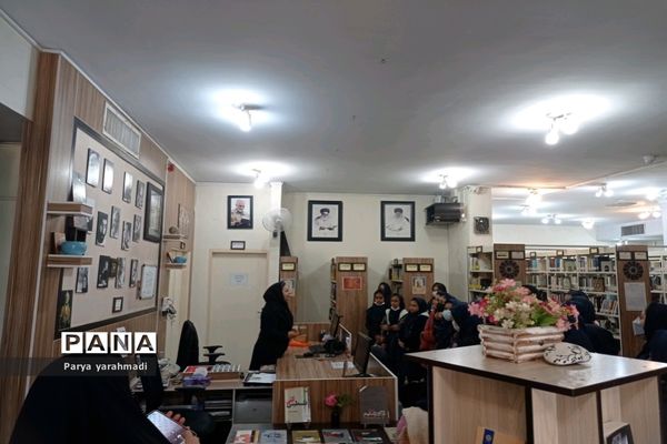 بازدید از کتابخانه ولیعصر شهرستان ورامین به‌مناسبت روز کتاب و کتابخوانی و کتابدار