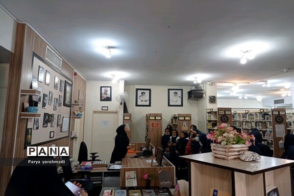بازدید از کتابخانه ولیعصر شهرستان ورامین به‌مناسبت روز کتاب و کتابخوانی و کتابدار