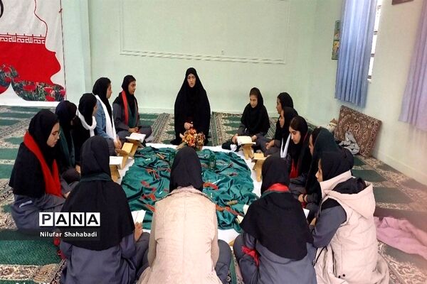 برپایی نماز نور چشم من و محفل انس با قرآن دردبیرستان عصمت صفادشت