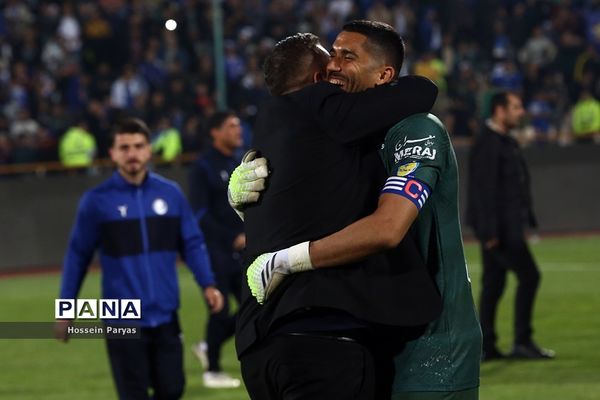 دیدار تیم‌های استقلال تهران و تراکتورسازی تبریز