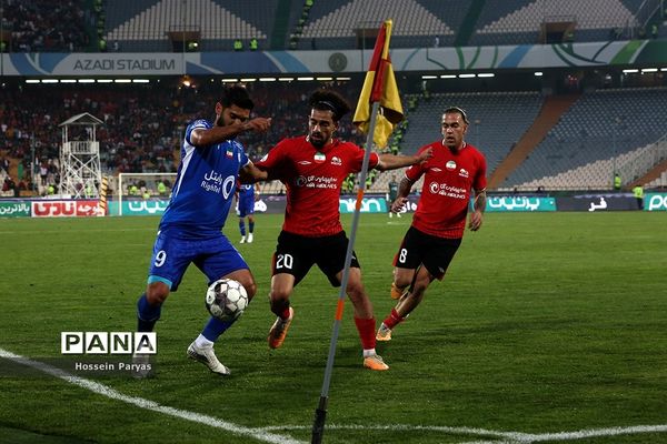 دیدار تیم‌های استقلال تهران و تراکتورسازی تبریز
