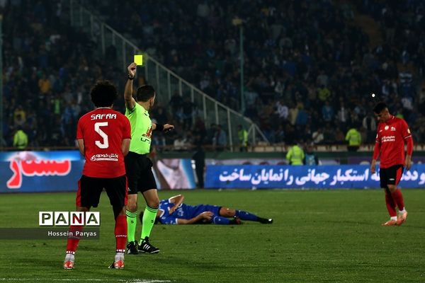 دیدار تیم‌های استقلال تهران و تراکتورسازی تبریز