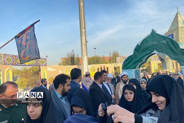 مراسم بدرقه دانش‌آموزان دختر عازم اردوی راهیان‌نور در فرهنگسرای ولاء شهرری