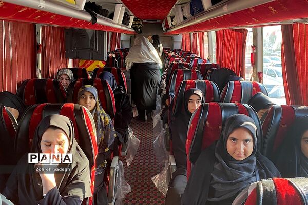 مراسم بدرقه دانش‌آموزان دختر عازم اردوی راهیان‌نور در فرهنگسرای ولاء شهرری
