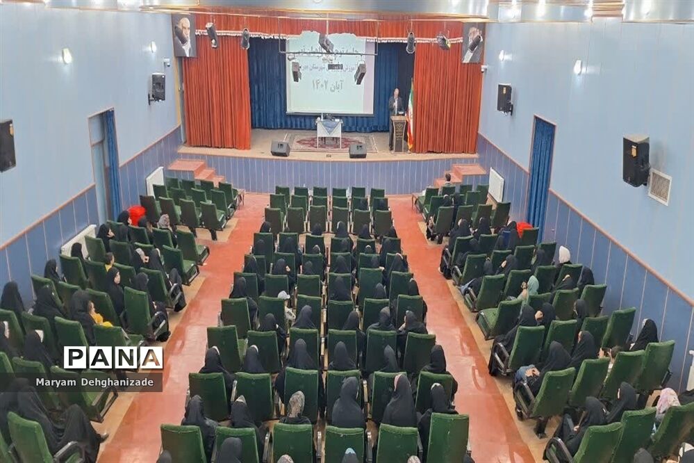 همایش توجیهی راهیان نور ویژه دختران پایه دهم مدارس شهرستان  مهریز