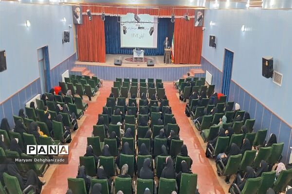 همایش توجیهی راهیان نور ویژه دختران پایه دهم مدارس شهرستان  مهریز