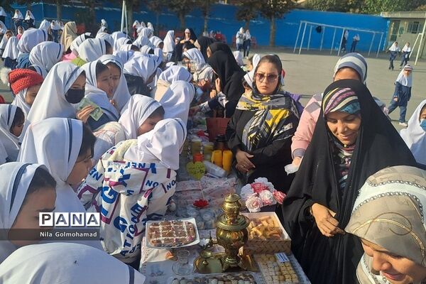 برپایی بازارچه فرشتگان در دبستان حافظ دخترانه