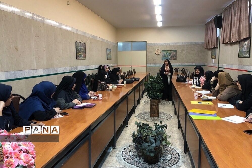 برگزاری کارگاه آموزشی ویژه معاونان پرورشی و رابطان پیشگیری در ناحیه 2 ری