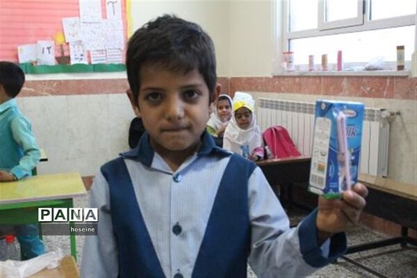 آغاز توزیع شیر در مدارس خراسان جنوبی