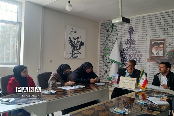 جلسه هم‌اندیشی هیات‌های دانش‌آموزی مدارس در آموزش و پرورش ملارد