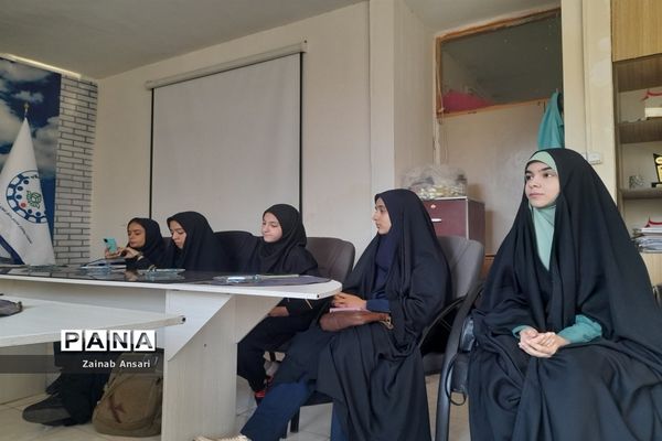 جلسه هم‌اندیشی هیات‌های دانش‌آموزی مدارس در آموزش و پرورش ملارد