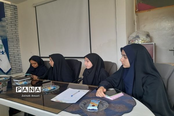 جلسه هم‌اندیشی هیات‌های دانش‌آموزی مدارس در آموزش و پرورش ملارد