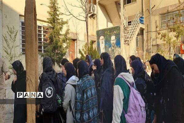 تجدید میثاق دانش‌آموزان منطقه ۲ با آرمان‌های شهدای ۸ سال دفاع مقدس در قالب کاروان راهیان نور