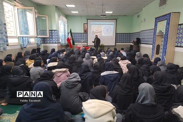 برگزاری جلسه هدایت تحصیلی دانش‌آموزان پایه نهم در دبیرستان هوشیار