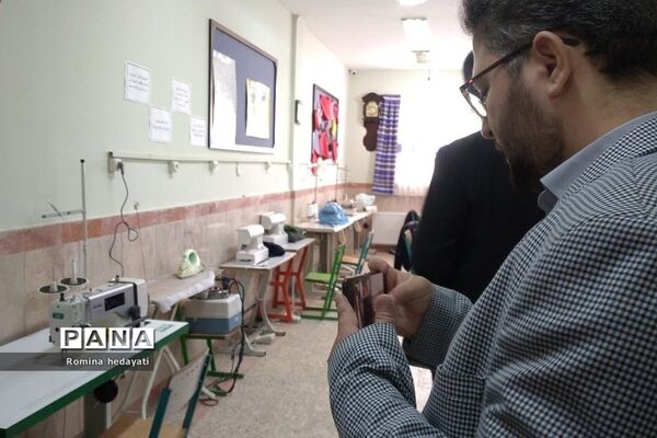 بازدید تخصصی مسئولان بخش فنی و حرفه‌ای و کاردانش اداره کل آموزش و پرورش شهرستان‌های تهران از هنرستان‌مبتکران رودهن