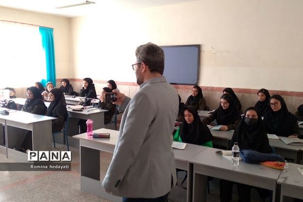 بازدید تخصصی مسئولان بخش فنی و حرفه‌ای و کاردانش اداره کل آموزش و پرورش شهرستان‌های تهران از هنرستان‌مبتکران رودهن