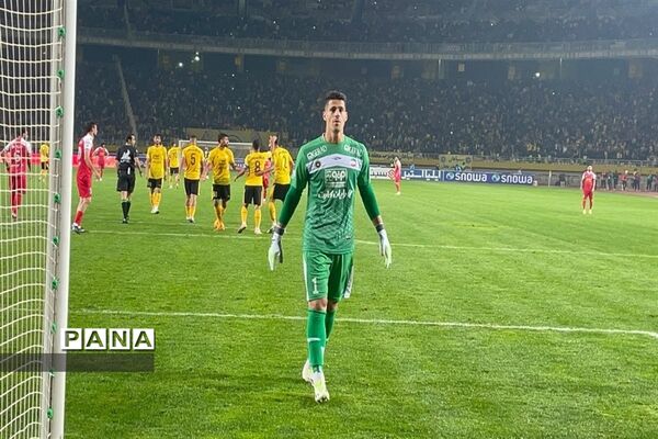 دیدار تیم‌های فوتبال سپاهان اصفهان و پرسپولیس تهران