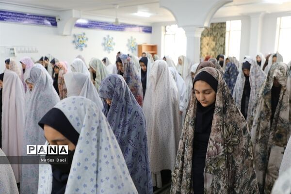 بازدید از برگزاری نماز جماعت دبیرستان شاهد شهید شیرودی