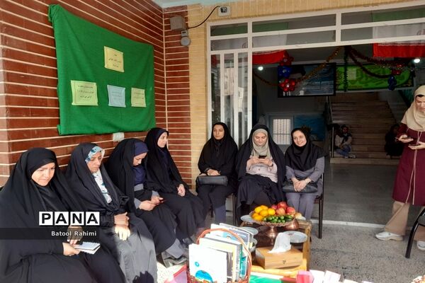برگزاری مراسم گرامیداشت هفته کتاب و کتابخوانی در دبستان ایران جان‌محمدی صفادشت
