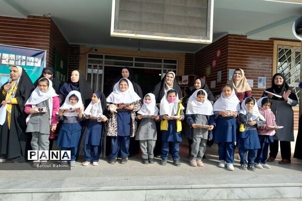 برگزاری مراسم گرامیداشت هفته کتاب و کتابخوانی در دبستان ایران جان‌محمدی صفادشت