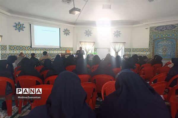 کارگاه آموزشی انتخاب رشته و هدایت تحصیلی در دبیرستان شاهد شهید حمامی
