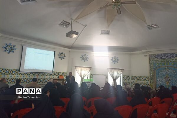 کارگاه آموزشی انتخاب رشته و هدایت تحصیلی در دبیرستان شاهد شهید حمامی