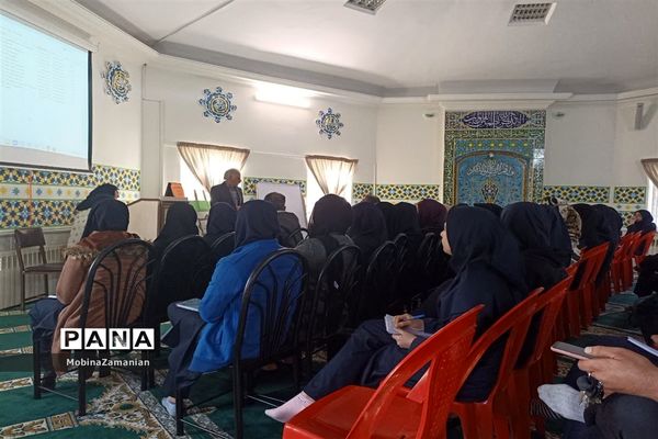 کارگاه آموزشی انتخاب رشته و هدایت تحصیلی در دبیرستان شاهد شهید حمامی
