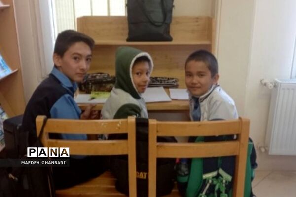 بازدید دانش‌آموزان دبستان شهید رحمانی از کتابخانه کرشت شهرستان پردیس‌