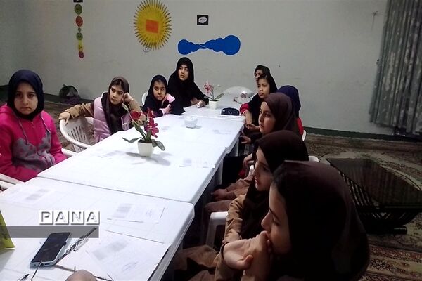 اولین نشست برگزیدگان شورای دانش‌آموزی دبستان پنجم مهر