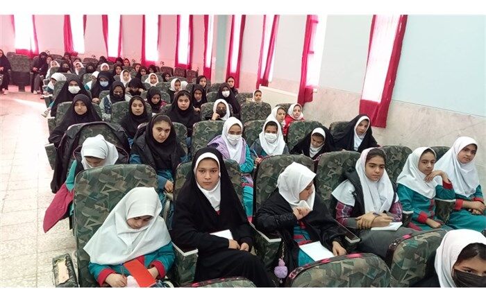 برگزاری گردهمایی آموزشی دانش‌آموزان خبرنگار شهرستان فریدن/فیلم
